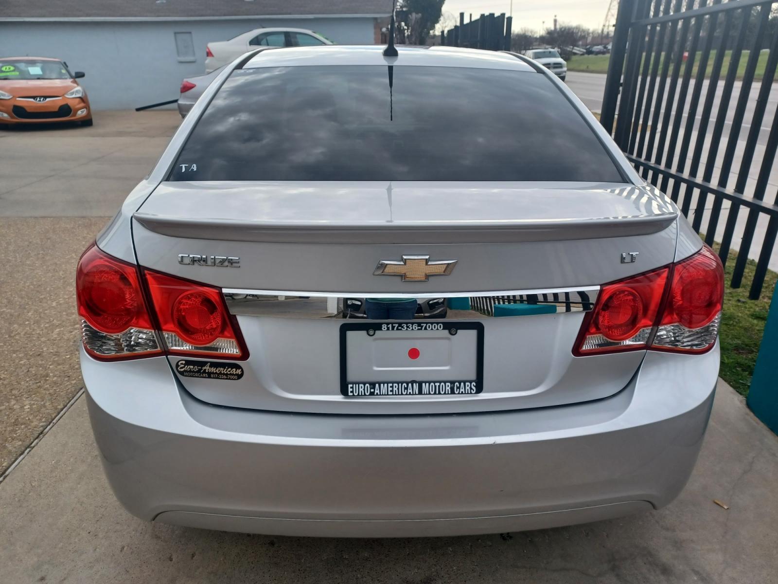 2013 SILVER Chevrolet Cruze 2LT (1G1PE5SB7D7) with an Turbocharged Gas I4 1.4L engine, 6-Speed Automatic transmission, located at 2001 E. Lancaster, Ft. Worth, 76103, (817) 336-7000, 32.746181, -97.301018 - Photo #6